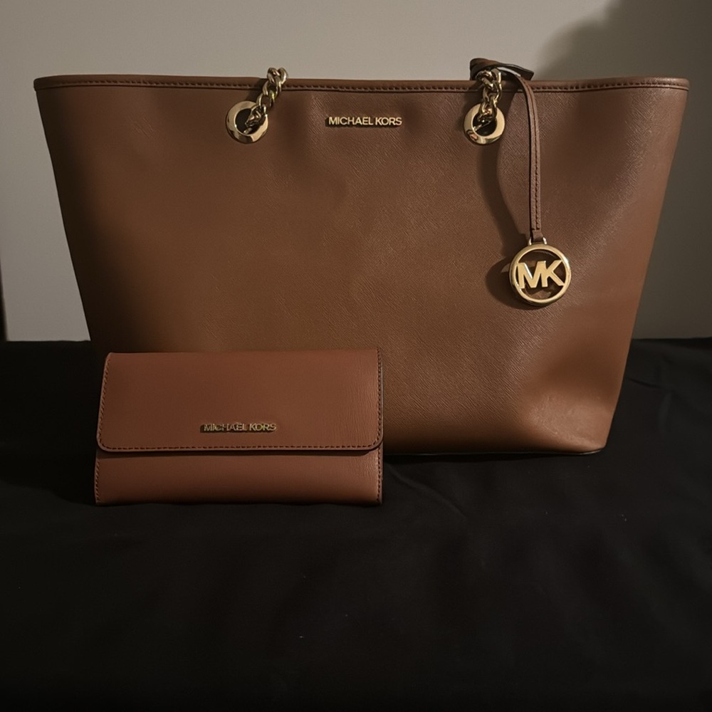 Michael Kors tote with matching wallet